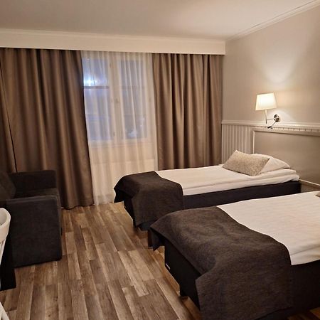 Juthbacka Hotell Uusikaarlepyy エクステリア 写真