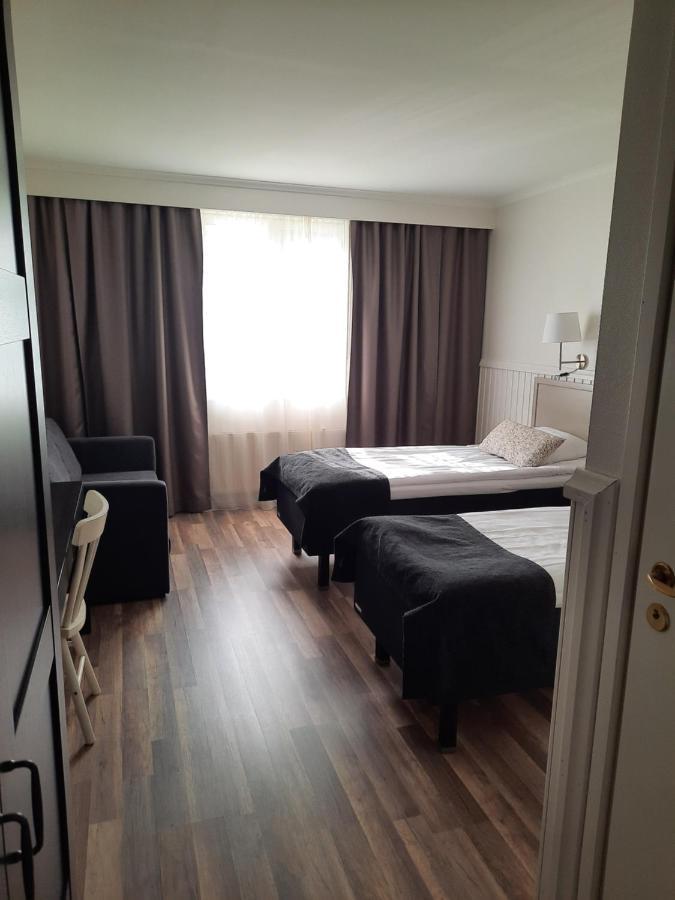 Juthbacka Hotell Uusikaarlepyy エクステリア 写真
