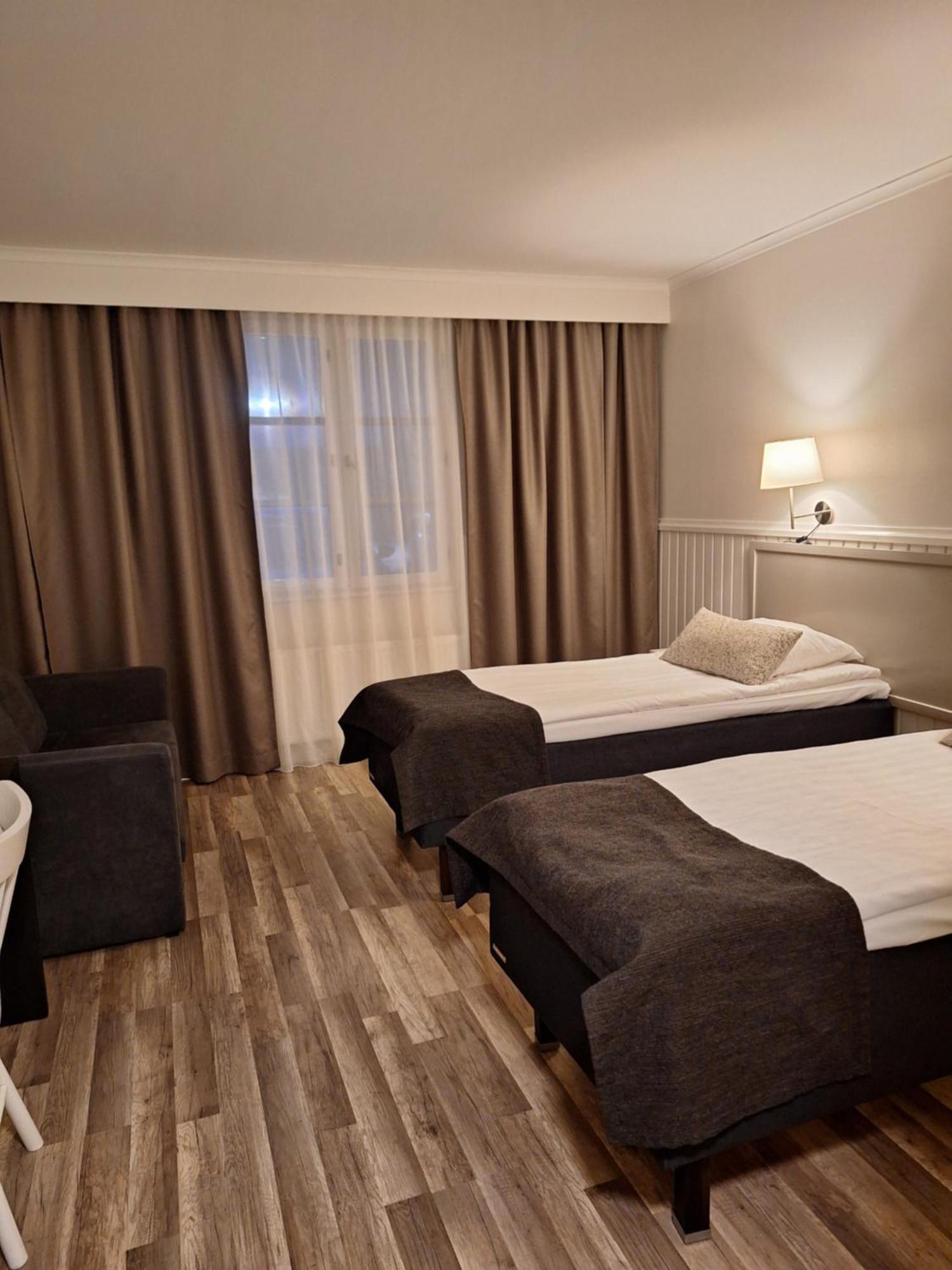 Juthbacka Hotell Uusikaarlepyy エクステリア 写真